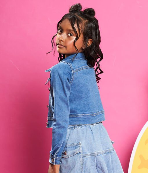 Chaqueta en jean para niñas súper linda.